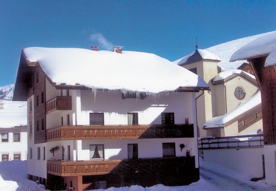 Haus Kueng Bed & Breakfast Zürs Eksteriør bilde