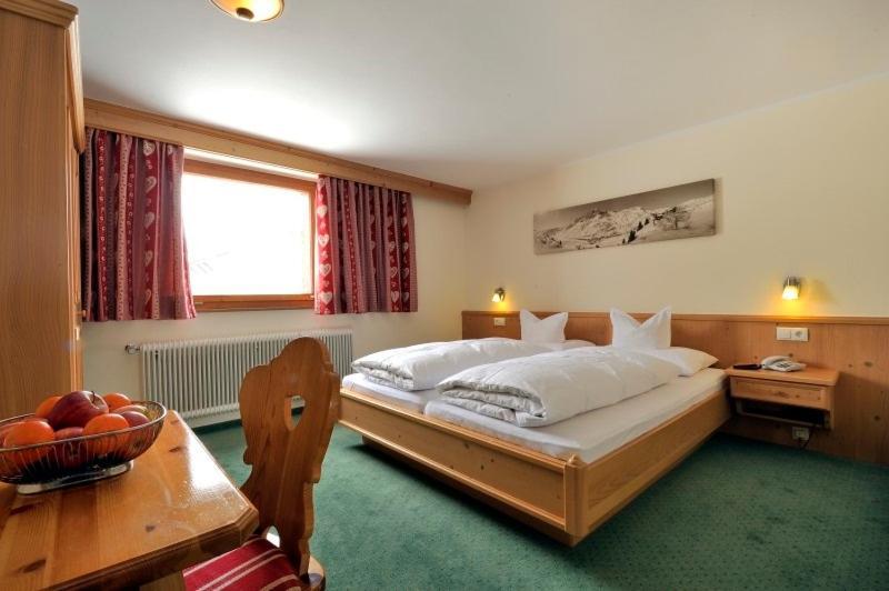 Haus Kueng Bed & Breakfast Zürs Eksteriør bilde