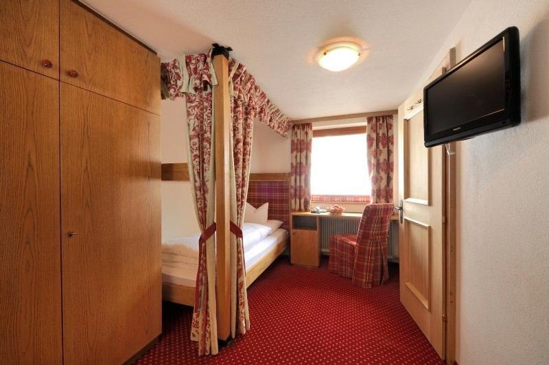 Haus Kueng Bed & Breakfast Zürs Eksteriør bilde